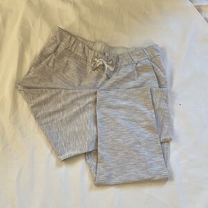 Lululemon Athletica Heathered Gray Capris